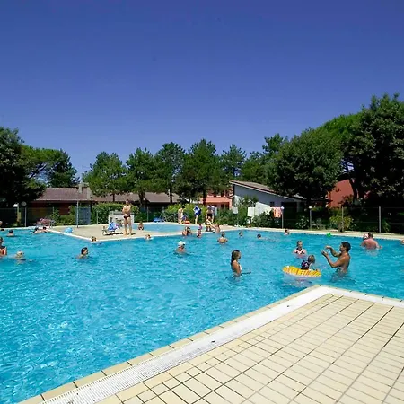 Azzurro B2-5 Üdülőközpont *