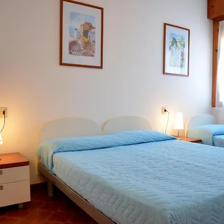 Üdülőközpont Azzurro B2-5 *